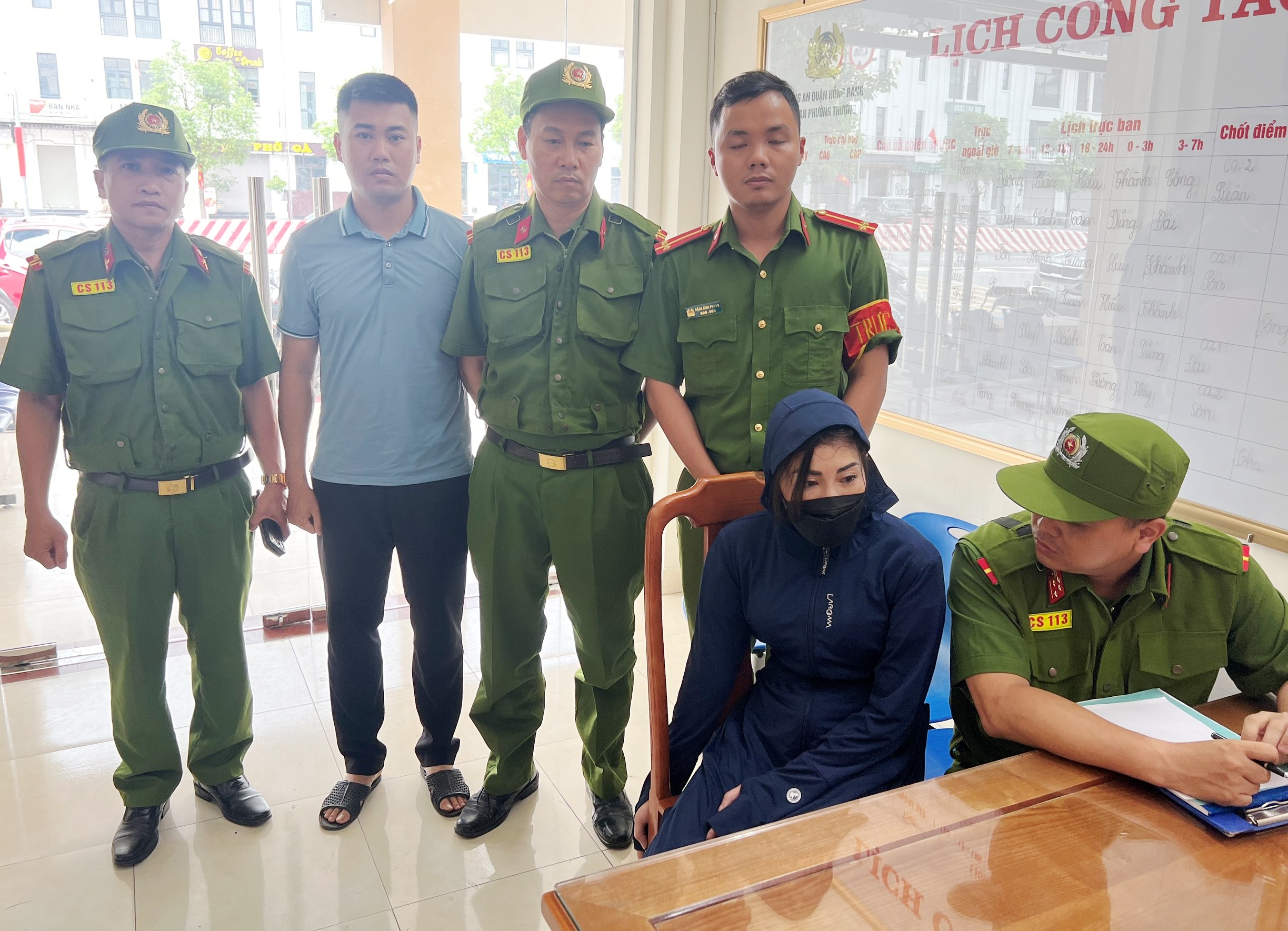 Phòng Cảnh sát QLHC về TTXH: Kịp thời giải cứu người tự tử tại cầu Bính